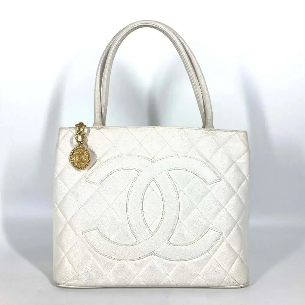 CHANEL White Caviar Leather Logo Shoulder Bag
